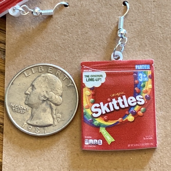 earrings with silver wires and a random gift bag - Picture 4 of 4